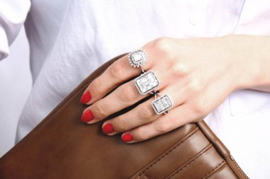 Elmas Mücevherler ve Moda Mücevherleri