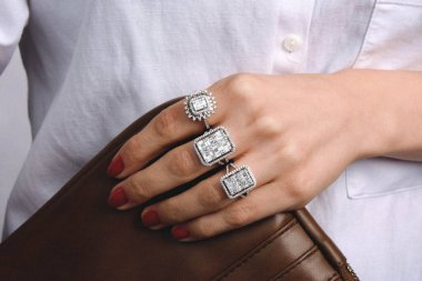 Elmas Mücevherler ve Moda Mücevherleri