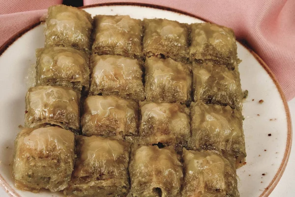 Geleneksel Hindistancevizli Tatlı Baklavası Yapımı Fındıklı Ballı Baklava — Stok fotoğraf