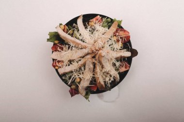 Taze salata tabağı ile karışık yeşillik