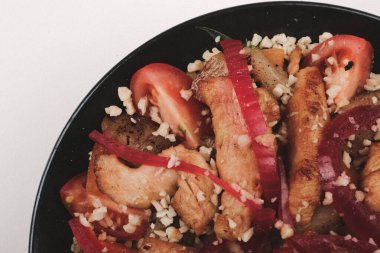 Taze salata tabağı ile karışık yeşillik