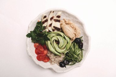 Taze salata tabağı ile karışık yeşillik