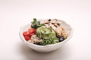 Taze salata tabağı ile karışık yeşillik