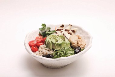 Taze salata tabağı ile karışık yeşillik