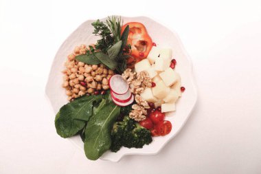 Taze salata tabağı ile karışık yeşillik