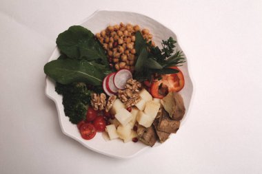 Taze salata tabağı ile karışık yeşillik