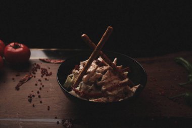 Taze salata tabağı ile karışık yeşillik