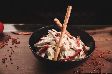 Taze salata tabağı ile karışık yeşillik