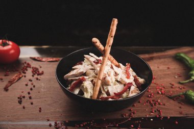 Taze salata tabağı ile karışık yeşillik