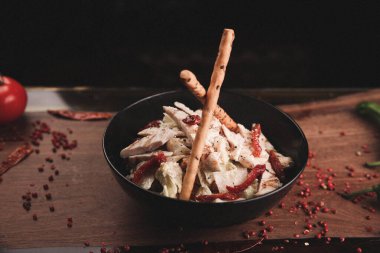 Taze salata tabağı ile karışık yeşillik