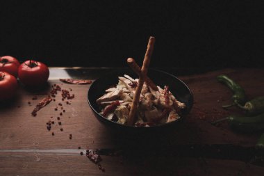 Taze salata tabağı ile karışık yeşillik