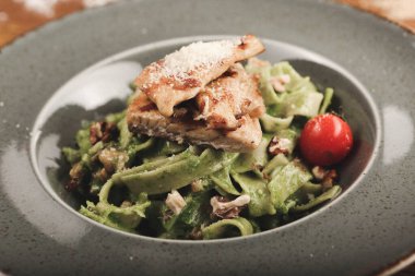 Taze salata tabağı ile karışık yeşillik