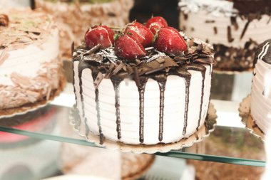 Masada lezzetli bir pasta var.