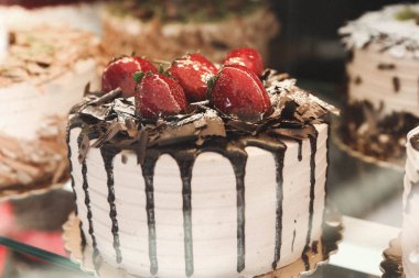 Masada lezzetli bir pasta var.