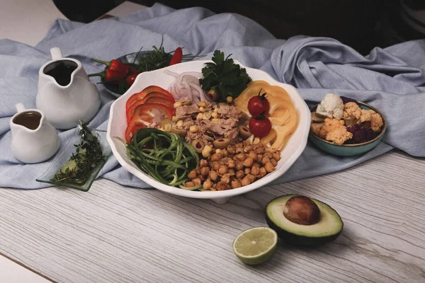 Assiette Salade Fraîche Avec Des Légumes Mélangés — Photo