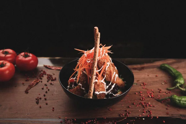 Taze salata tabağı ile karışık yeşillik