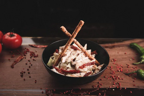 Taze salata tabağı ile karışık yeşillik