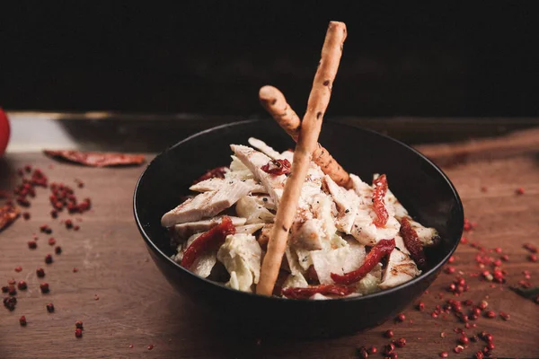 Taze salata tabağı ile karışık yeşillik