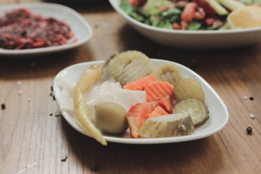 Geleneksel Türk ve Yunan yemek meze masası