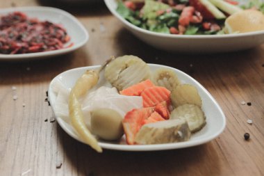 Geleneksel Türk ve Yunan yemek meze masası