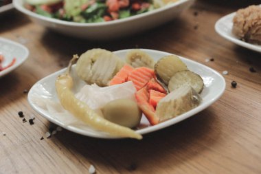 Geleneksel Türk ve Yunan yemek meze masası