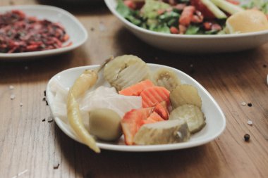 Geleneksel Türk ve Yunan yemek meze masası