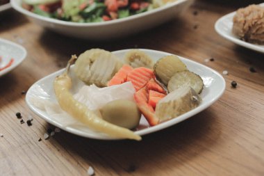 Geleneksel Türk ve Yunan yemek meze masası