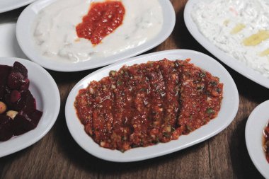 Geleneksel Türk ve Yunan yemek meze masası
