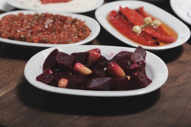 Geleneksel Türk ve Yunan yemek meze masası