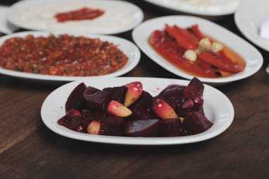 Geleneksel Türk ve Yunan yemek meze masası