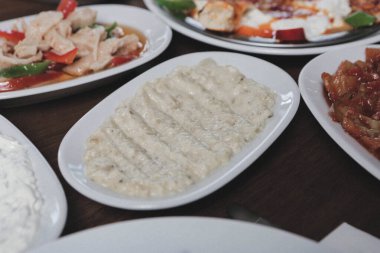 Geleneksel Türk ve Yunan yemek meze masası