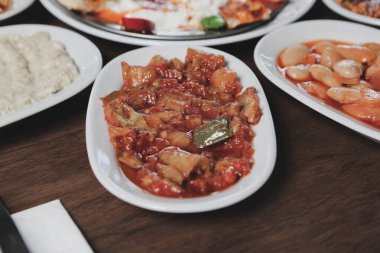 Geleneksel Türk ve Yunan yemek meze masası