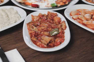 Geleneksel Türk ve Yunan yemek meze masası