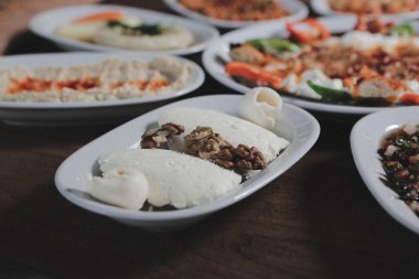 Geleneksel Türk ve Yunan yemek meze masası
