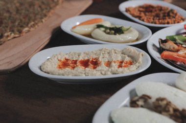 Geleneksel Türk ve Yunan yemek meze masası