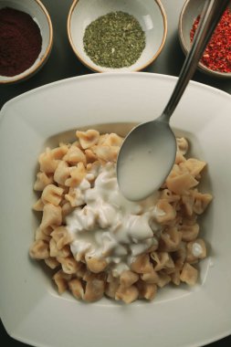 Türk mantı manlama plaka üzerinde