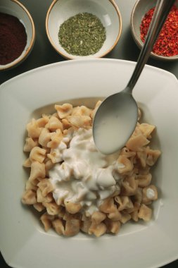 Türk mantı manlama plaka üzerinde