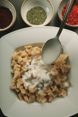 Türk mantı manlama plaka üzerinde