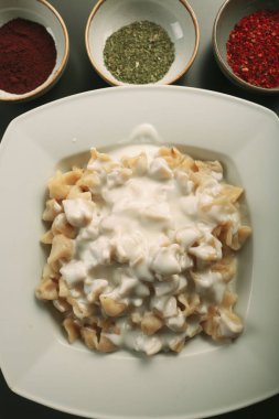 Türk mantı manlama plaka üzerinde