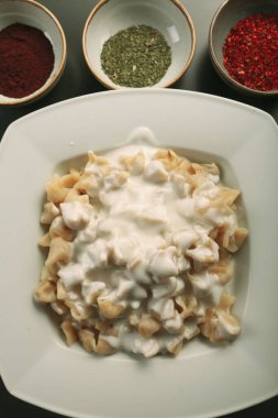 Türk mantı manlama plaka üzerinde