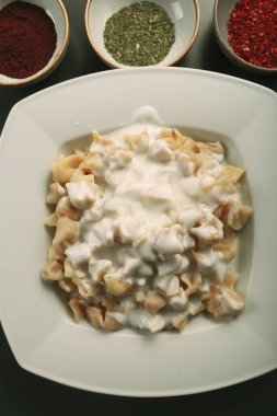 Türk mantı manlama plaka üzerinde