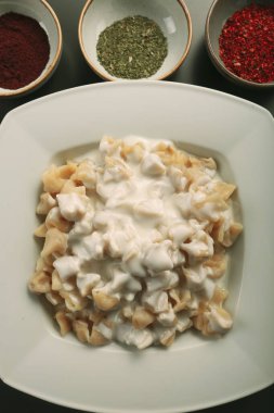 Türk mantı manlama plaka üzerinde