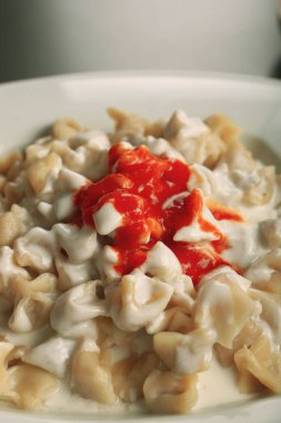 Türk mantı manlama plaka üzerinde