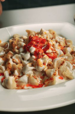 Türk mantı manlama plaka üzerinde