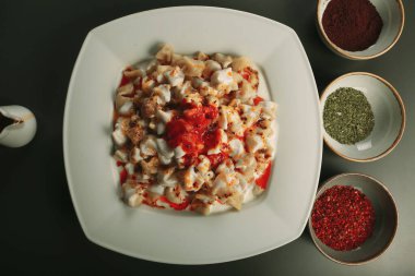 Türk mantı manlama plaka üzerinde