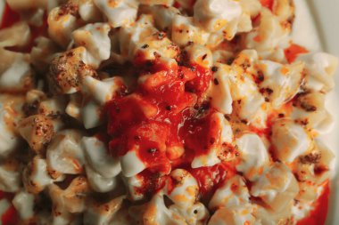 Türk mantı manlama plaka üzerinde