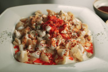 Türk mantı manlama plaka üzerinde