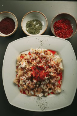 Türk mantı manlama plaka üzerinde