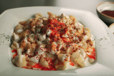 Türk mantı manlama plaka üzerinde