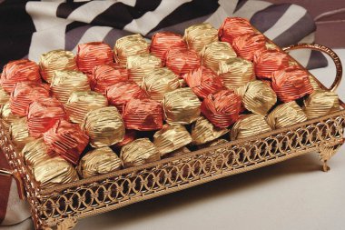 bir sürü değişik çikolatalı pralin